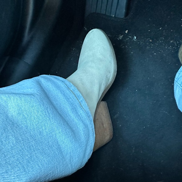 Creamy Wood Slipper Boots Size: 6.5 - Picture 3 of 8